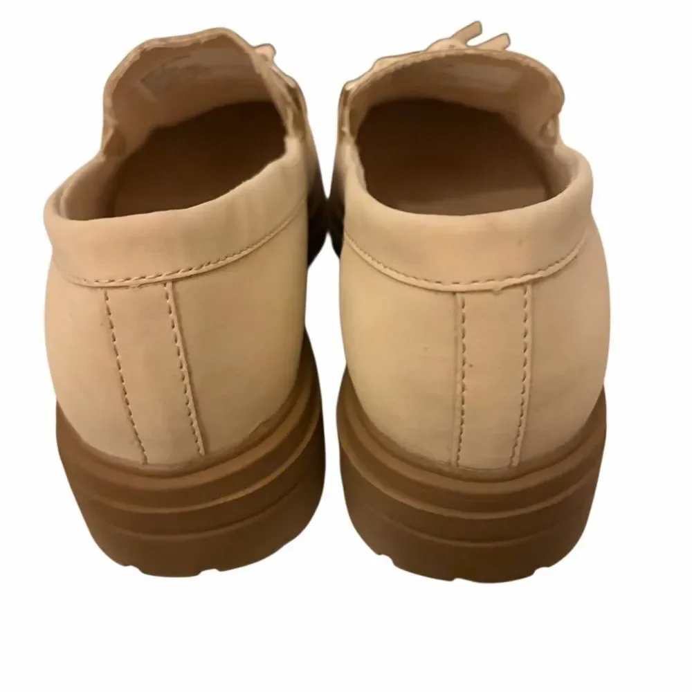 SERRA Women's loafers , cream color, lug sole, tassel , slip-on style sz 9._8